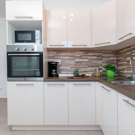 Apartment Rubina With Secure Parking 메덜린 외부 사진