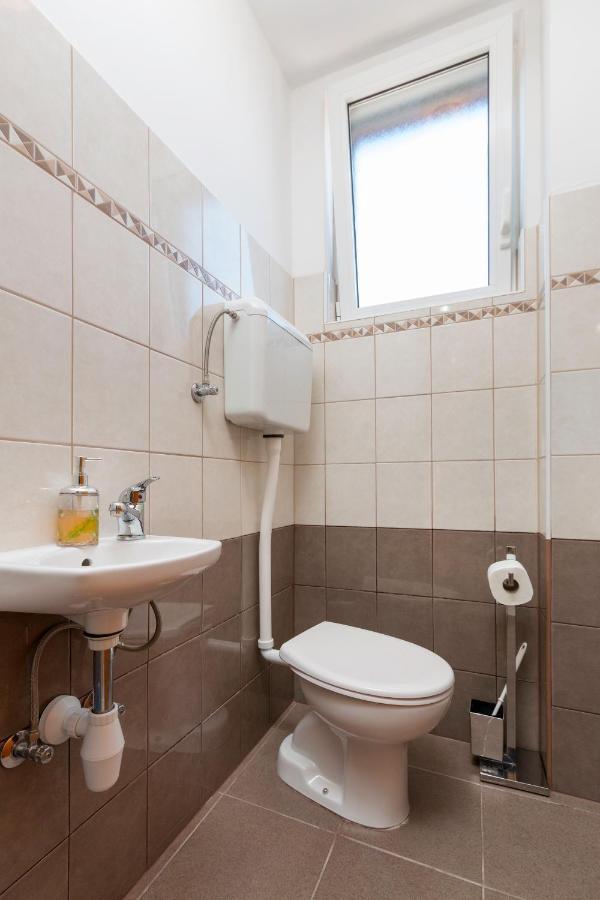 Apartment Rubina With Secure Parking 메덜린 외부 사진