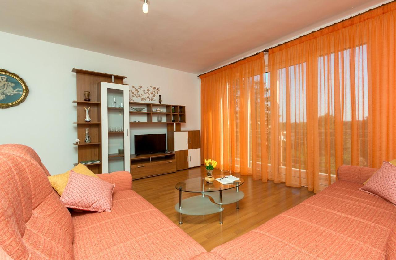 Apartment Rubina With Secure Parking 메덜린 외부 사진